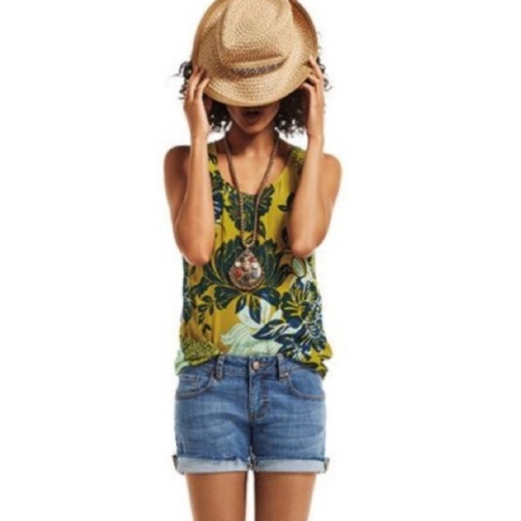 CAbi Bali floral silk blend racer back blouse sleeveless top shell - Picture 2 of 8